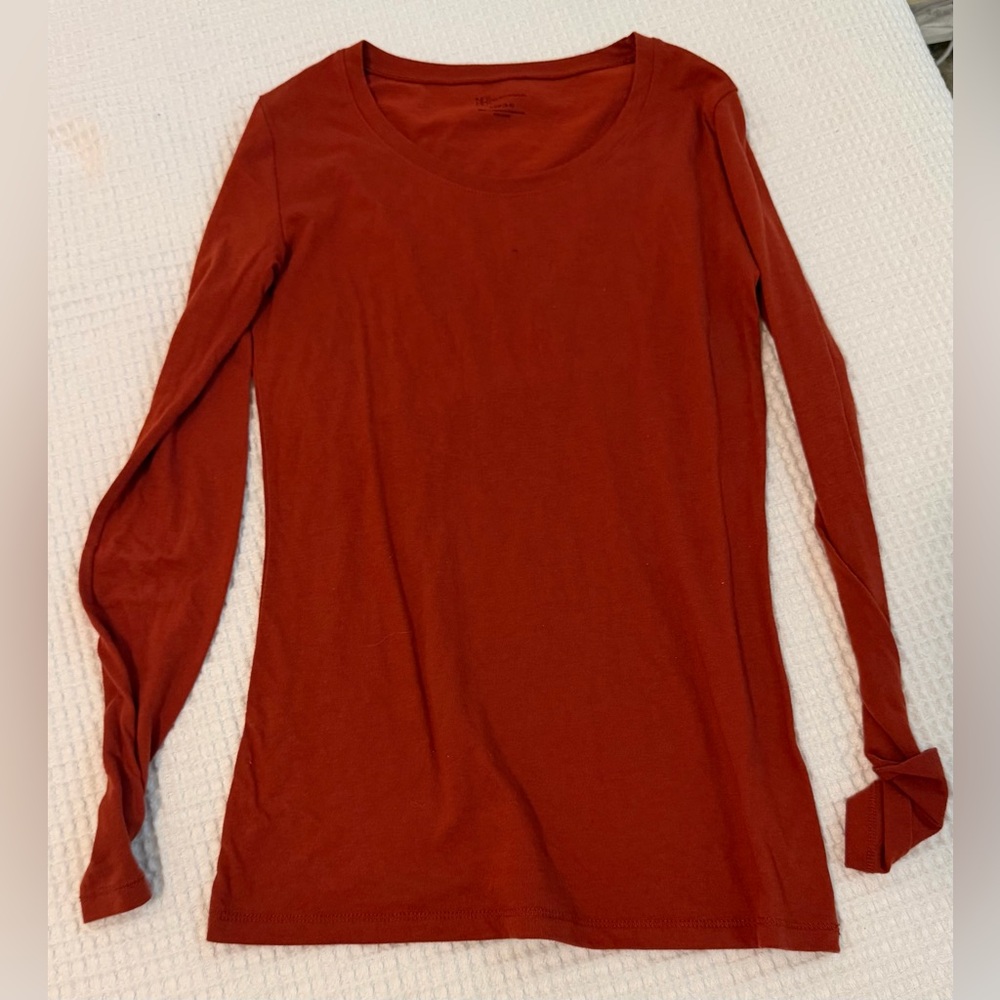 No Boundaries Women's Long Sleeve Scoop Neck Top - Rust Red